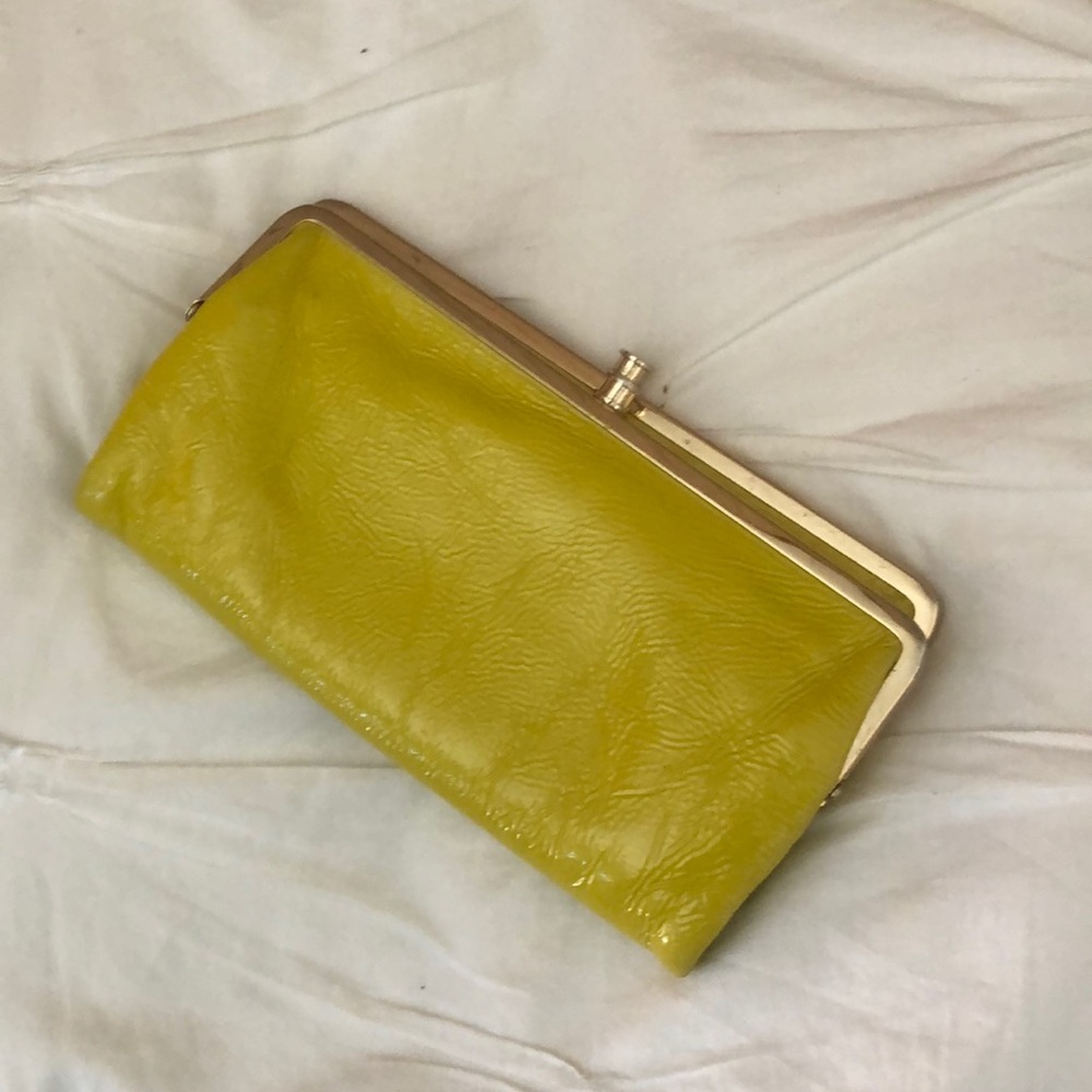 Hobo clutch patent leather yellow